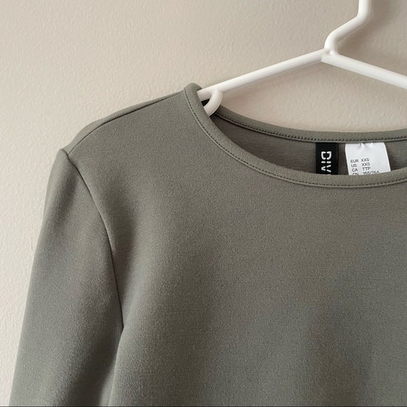 H&M Divided Long Sleeved Crop Top - Picture 3 of 9